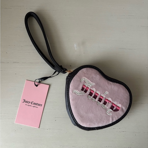NWT juicy couture pink velour heart shaped wristlet wallet - Picture 1 of 6